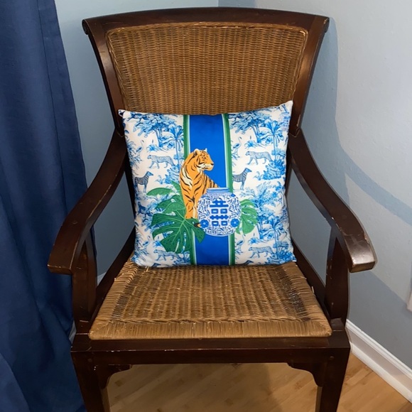 Pillow Cover - Staffordshire Dogs + Ginger Jar OR Tigers - Grandmillennial Decor - Picture 8 of 10